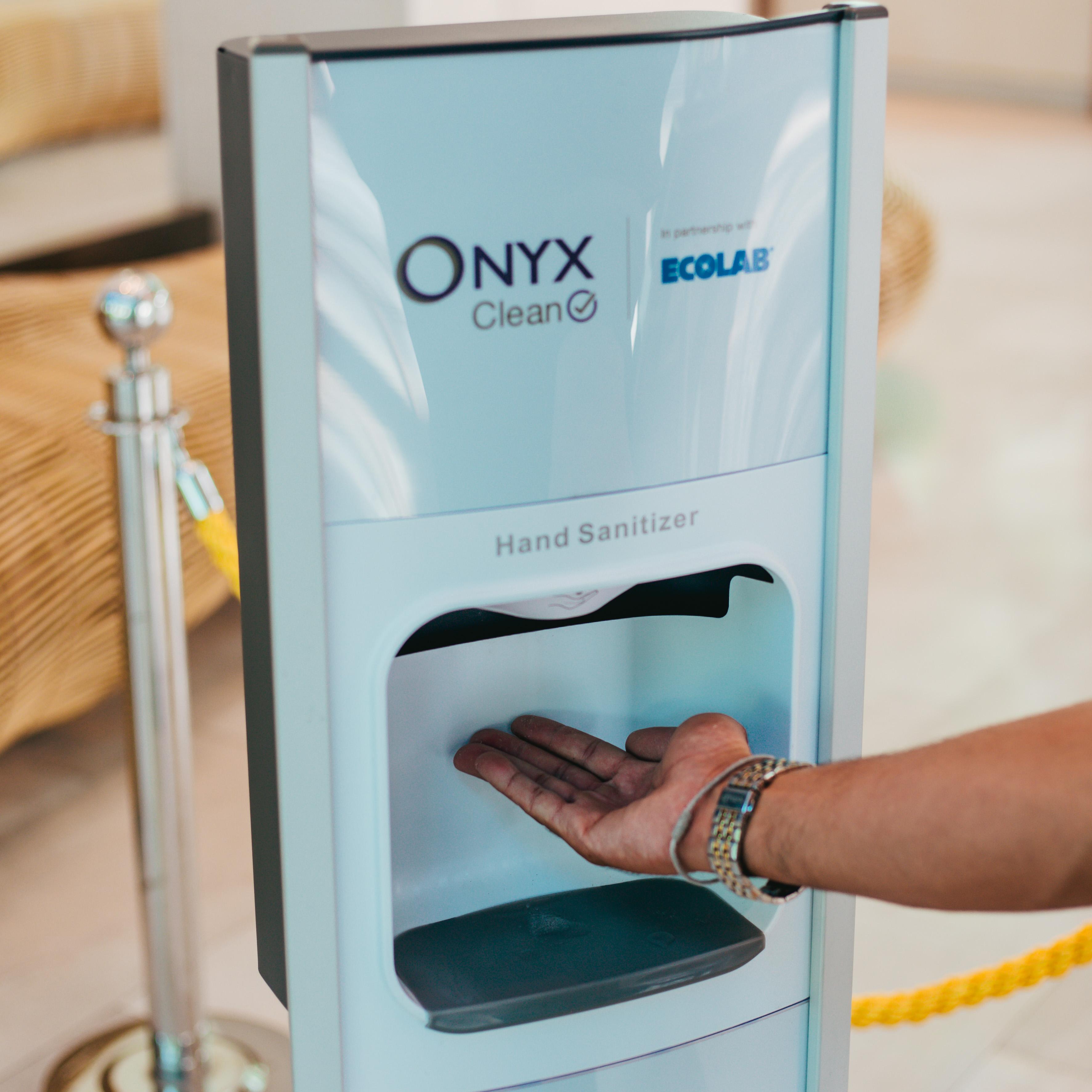 Amari Pattaya Hotell Eksteriør bilde A hand sanitizer dispenser