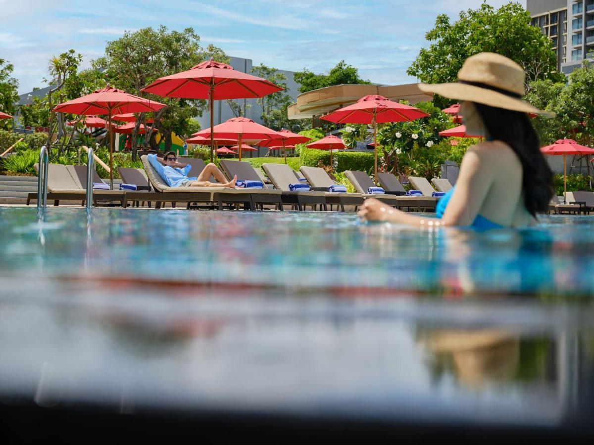Amari Pattaya Hotell Eksteriør bilde The pool at the hotel