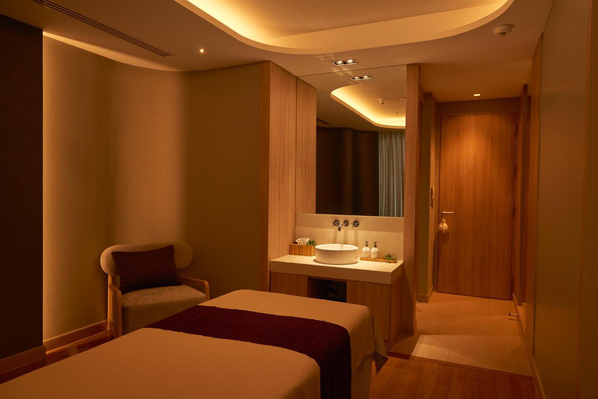 Amari Pattaya Hotell Eksteriør bilde A treatment room at the spa