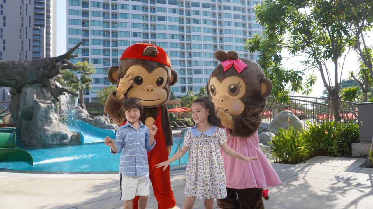 Amari Pattaya Hotell Eksteriør bilde The two mascots of the park